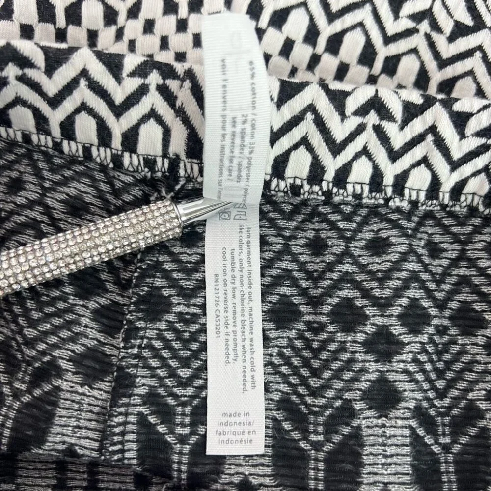 Aeropostale skirt stretchy Aztec boho Black and White Patterned Mini Skirt